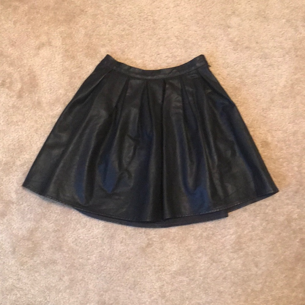 XS Lily White Pleated Skirt